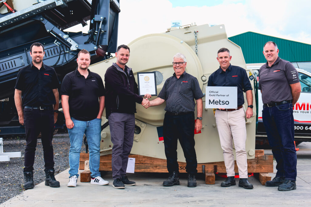 MIMICO team receiving Metso Gold Partner recognition in New Zealand (2)